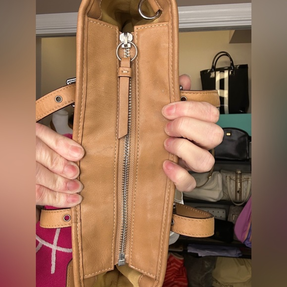 Coach 2Fer Tote & Wristlet Tan Leather Tote Bag with hang tags - Picture 8 of 15